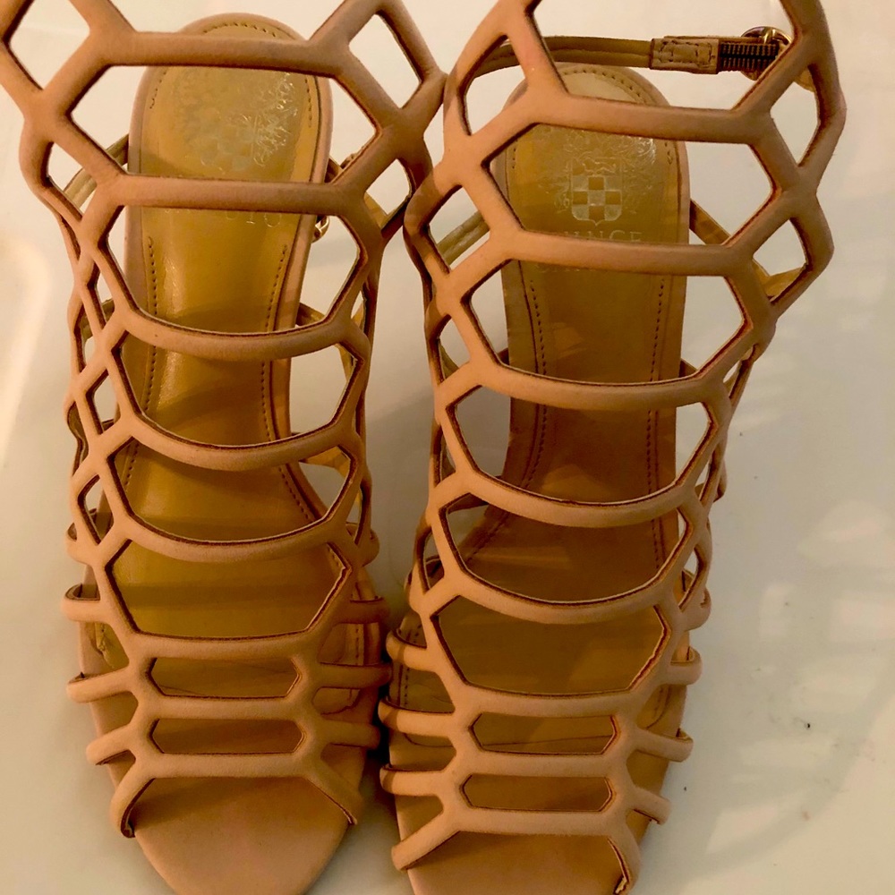VINCE CAMUTO